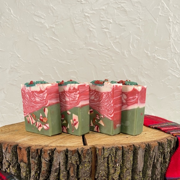 🎄✨"Holly " Artisan Soap Bar | Festive Holiday Bliss! - Picture 2 of 4